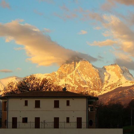 Residence Stella Del Gran Sasso Colledara Exterior photo