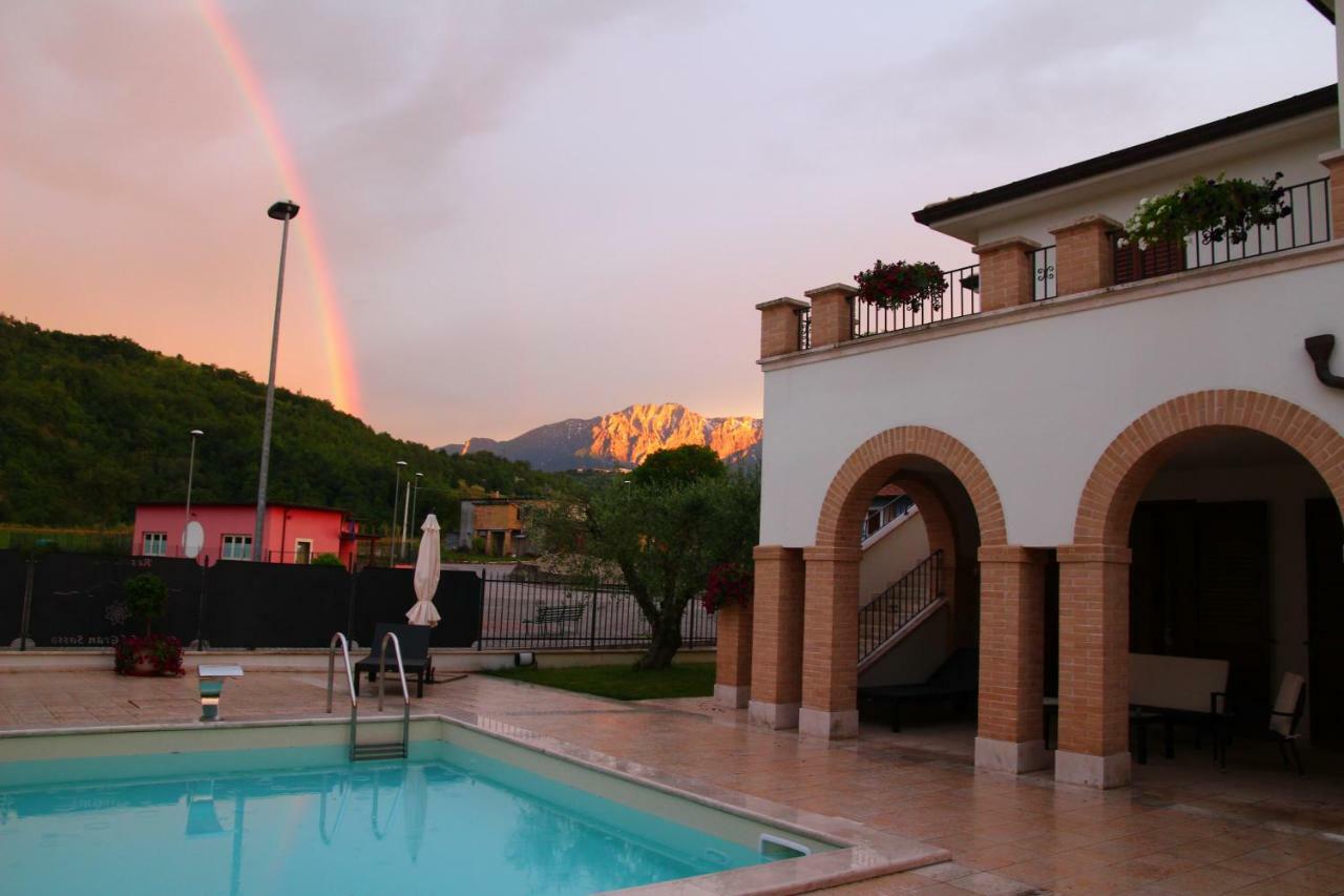 Residence Stella Del Gran Sasso Colledara Exterior photo